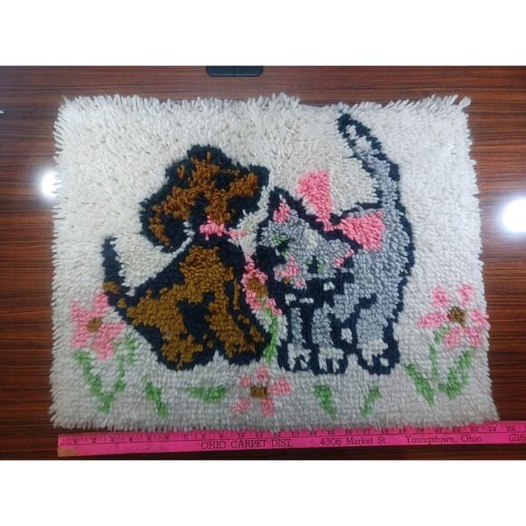 Dog And Kitty Flowers Latch Hook Brown Grey Rug/ Wall Hanger 18.5 × 24 - Picture 4 of 6